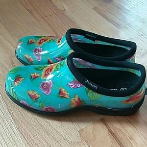 SLOGGERS GARDEN/RAIN CLOGS SIZE 7